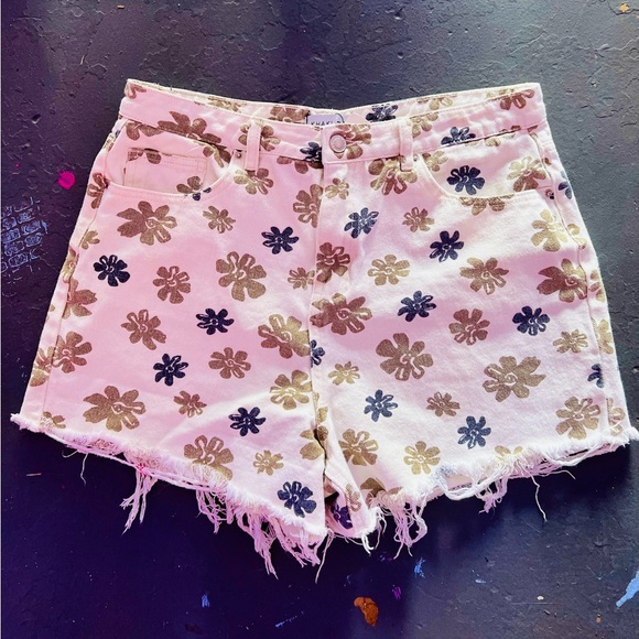 RETRO FLORAL DISTRESSED SHORTS - Picture 1 of 3